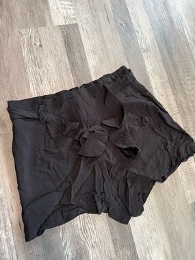Monteau - Black Women's Tie-Waist Shorts size Medium